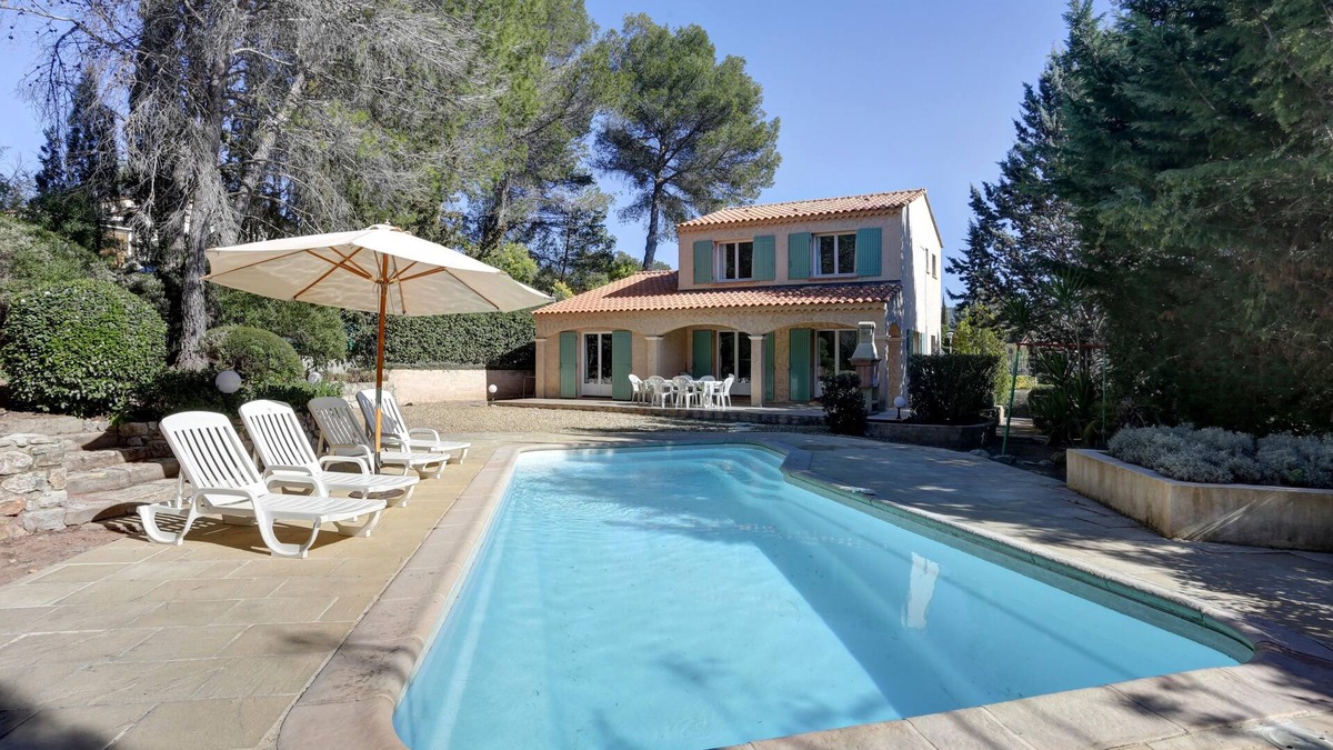 La Bouverie Villa | villa of charm, a haven of peace under the umbrella pines, 15 minutes of the sea