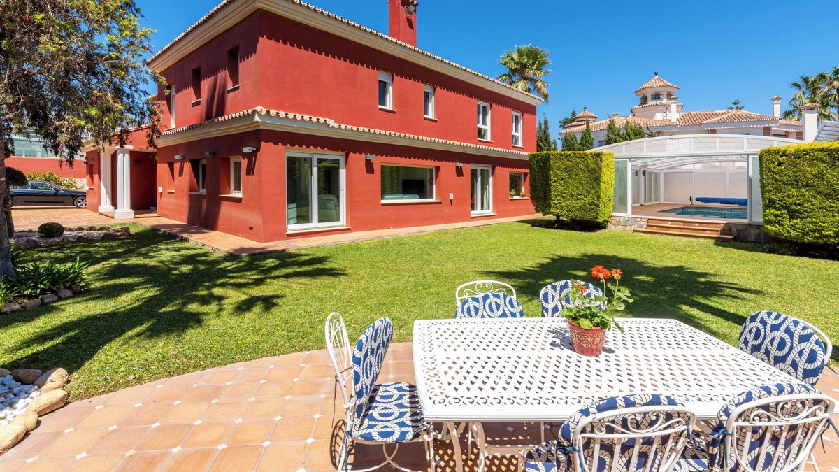 Guadalmar Villa | Villa 'Ohana 1 Luxury Villa' near Beach with Heated Pool, Terrace & Wi-Fi