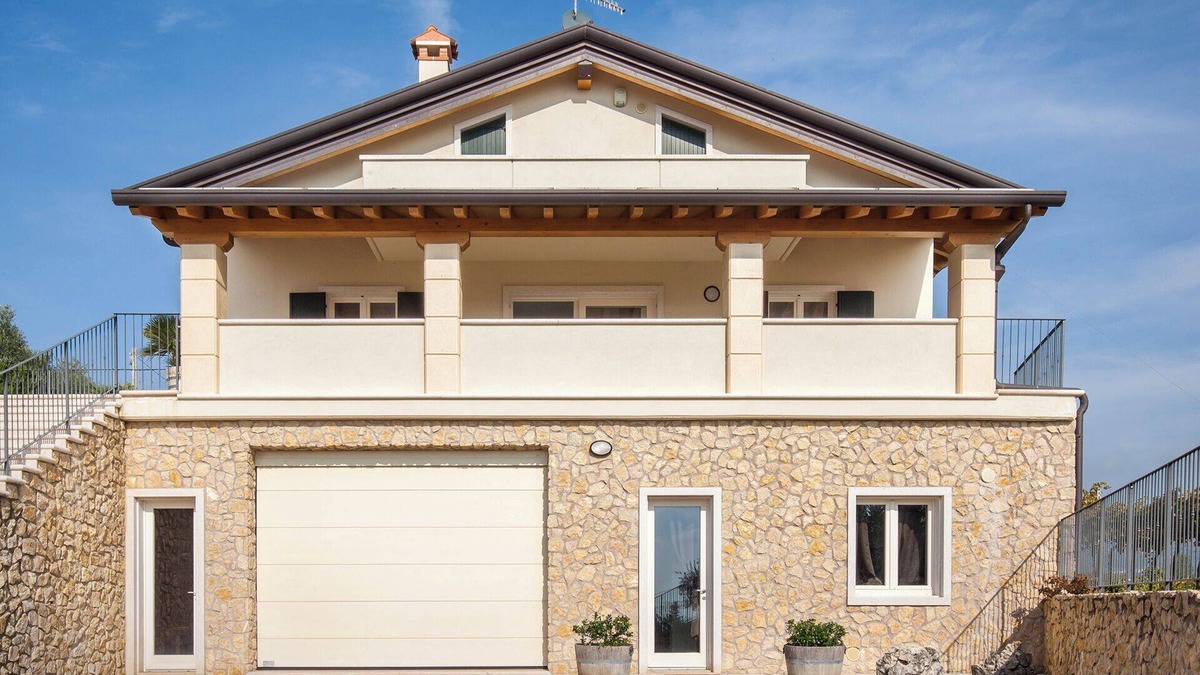 San Pietro in Cariano Villa | Villa Oleandri-APT main house