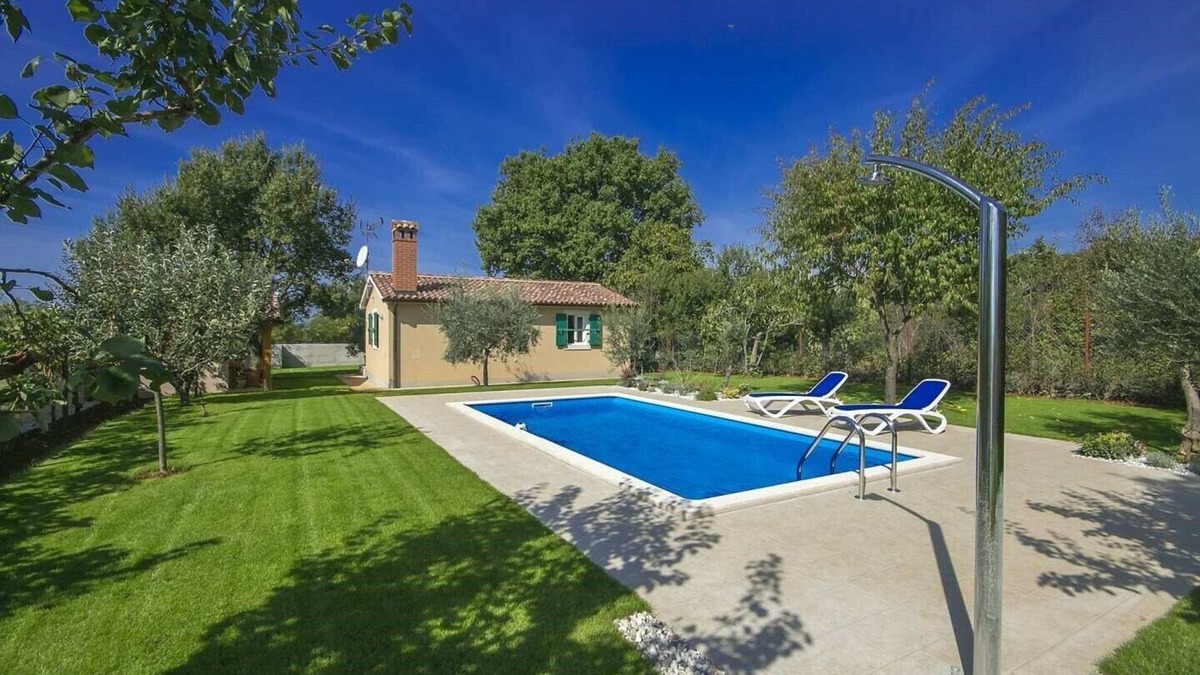 Musalez Villa | Villa Oliva - house with pool near Porec