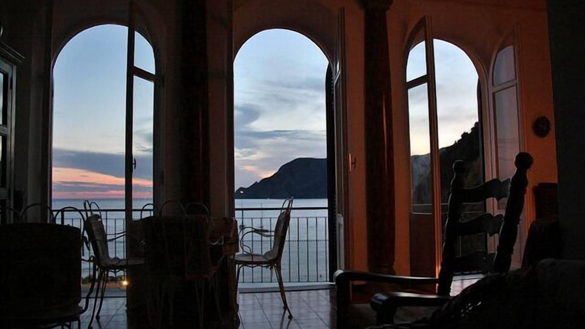 Vernazza Villa | Villa on 2 levels overlooking the harbor of Vernazza. Wi-Fi & AC