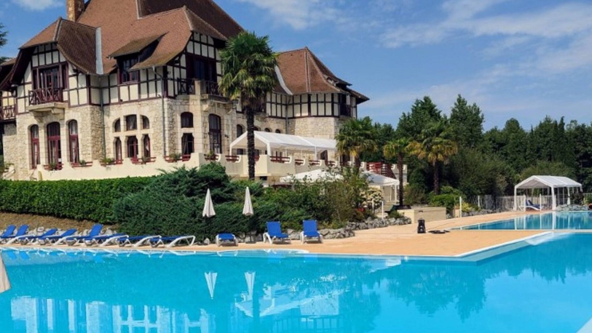 Daumazan-sur-Arize House | Villa on estate with 2 swimming pools