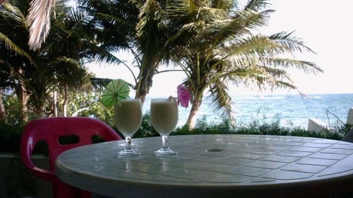 Costambar House | VILLA ON OCEAN,BEACH, SEASIDE COMMUNITY, AIR CONDITIONING WALK TO GROCERY