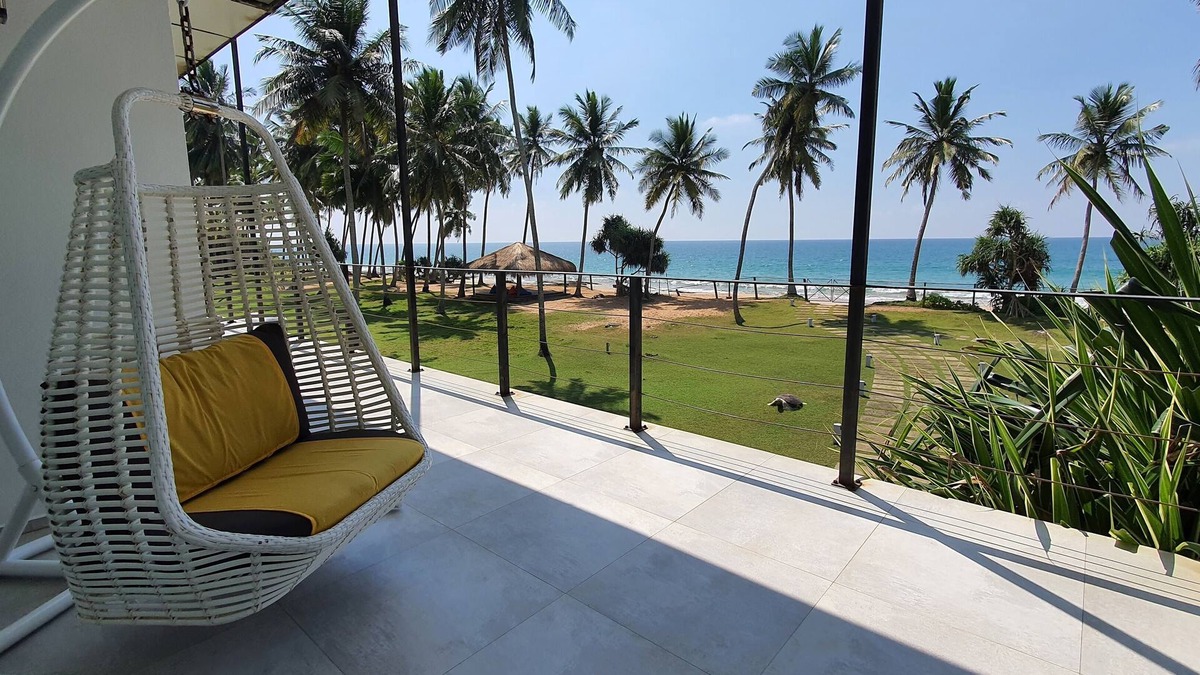 Kosgoda Villa | Villa on the Beach with Private Pool & Beach Access