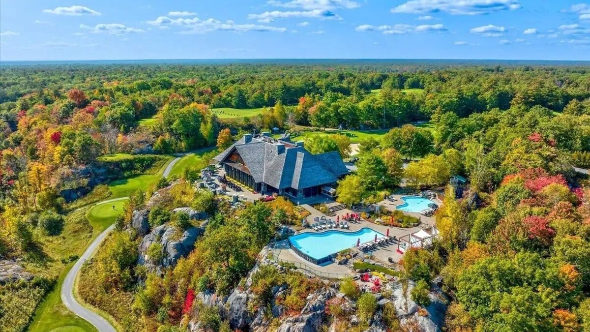 Gravenhurst Villa | Villa On The Green - Muskoka Bay Resort, Ranked Ontario's #1 Golf Course