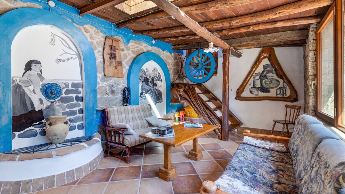 Orgosolo Villa | Villa 'Orgoai' with Mountain View, Wi-Fi and Air Conditioning