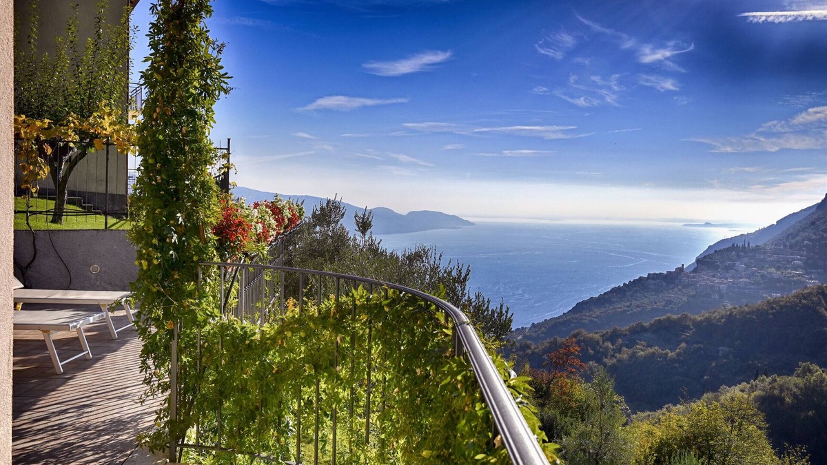 Gardola Apartment | Villa Ornella - Belvedere Theater Home, in the historic centre with marvellous lake view