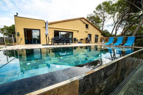 Favas Villa | VILLA PISCINE MIROIR ET JACUZZI