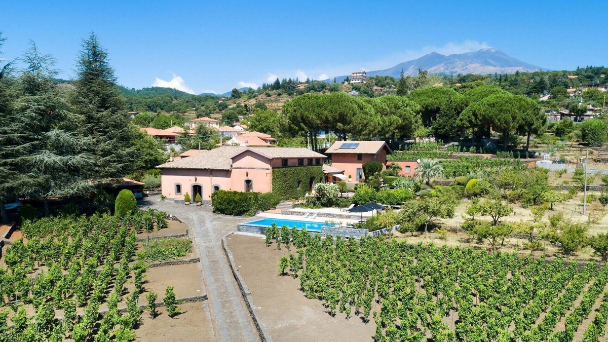 Pedara Villa | Villa Palmento Rosa - Pedara ,Sicily