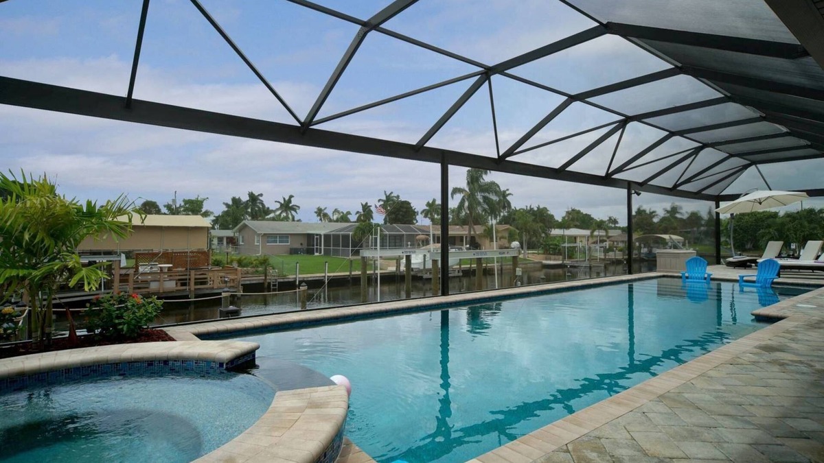 Yacht Club Villa | Villa Palms at Mayfair - top boater location, close to the river