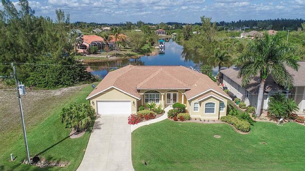 South Gulf Cove House | Villa Paradise Water Front Gulf Access with boat-liftnSouth Gulf Cove-Englewood