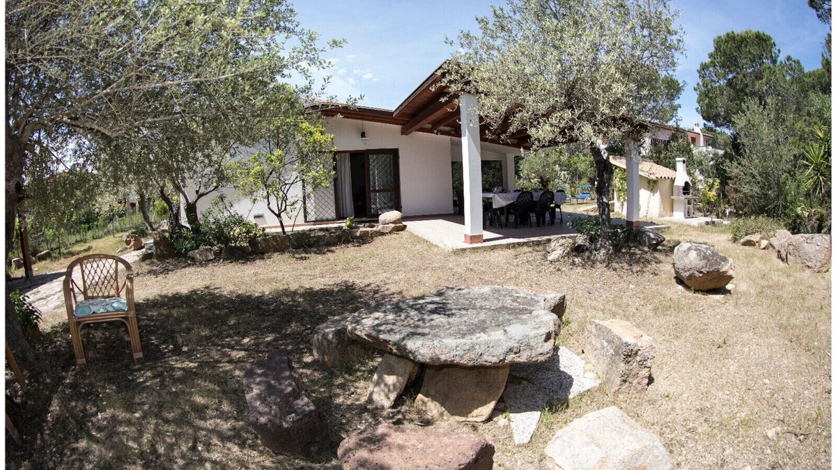Cala Liberotto Villa | Villa Paradiso, in the beach by foot, big garden, Wifi, all inclusive