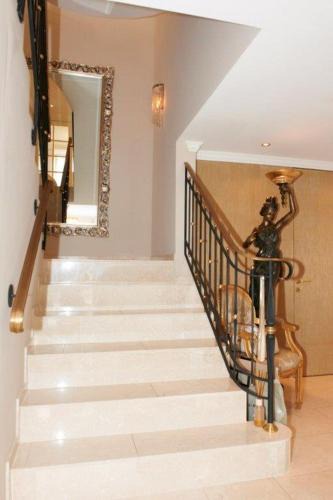 Meggen Villa | Villa Park