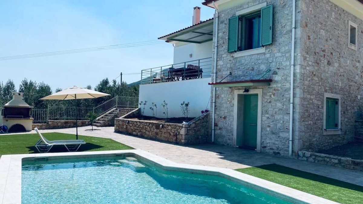 Kefalari Apartment | Villa Pasithea: Family-Friendly Seaside Bliss in the Heart of the Peloponnese!