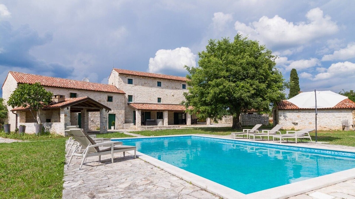 Bicici Villa | Villa Paula with XXL swimming pool and Sauna