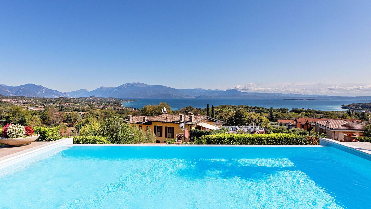 Lonato del Garda Villa | Villa Perla by Wonderful Italy