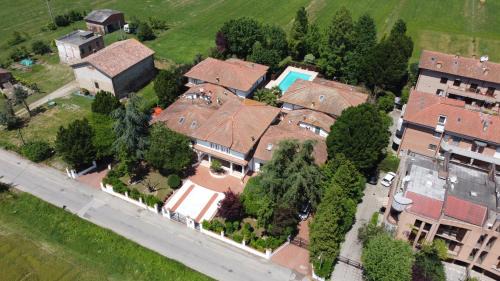 Nonantola Villa | Villa Petrone - Luxury Home tra Bologna e Modena - Wi-Fi, Biliardo, Jacuzzi e piscina
