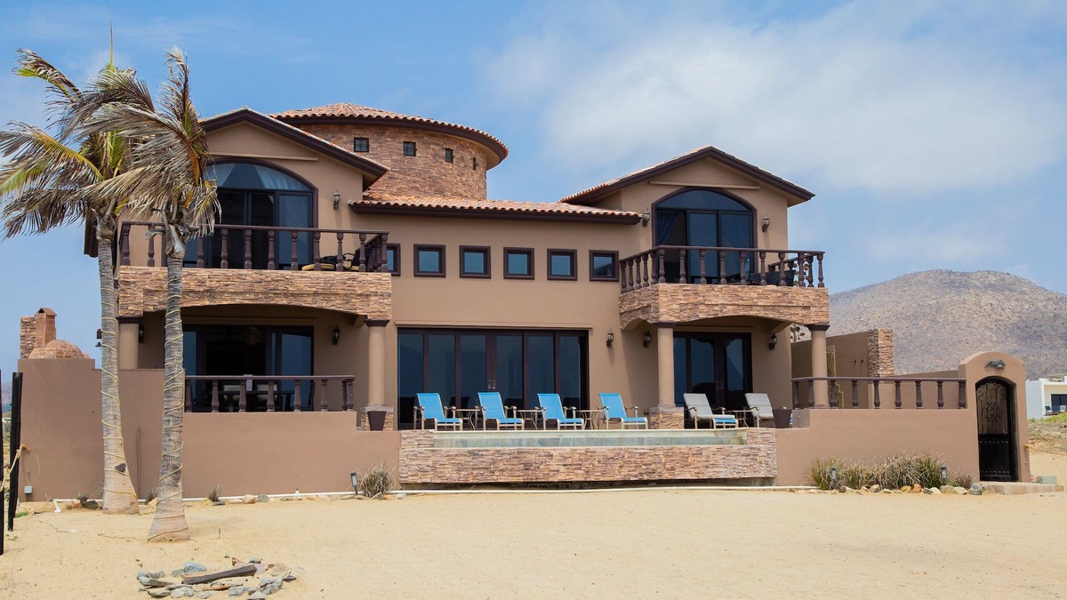 Cerritos Villa | Villa Piazzas Elegant Beachfront Home