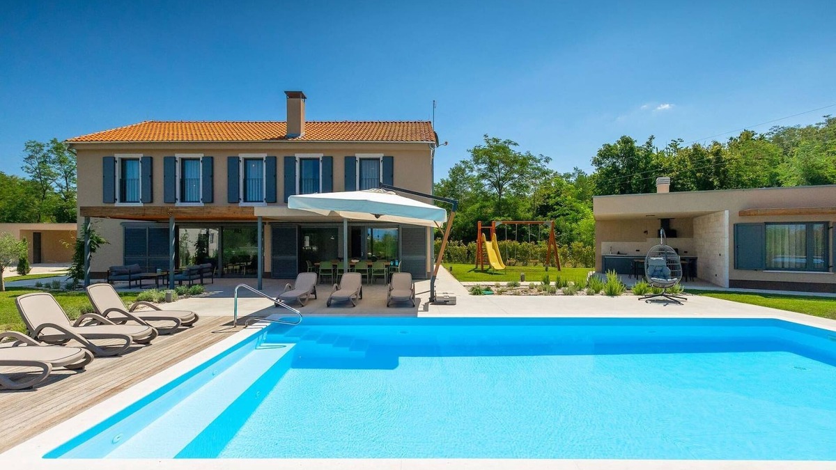 Lasici Villa | Villa Pinca by Villas Guide
