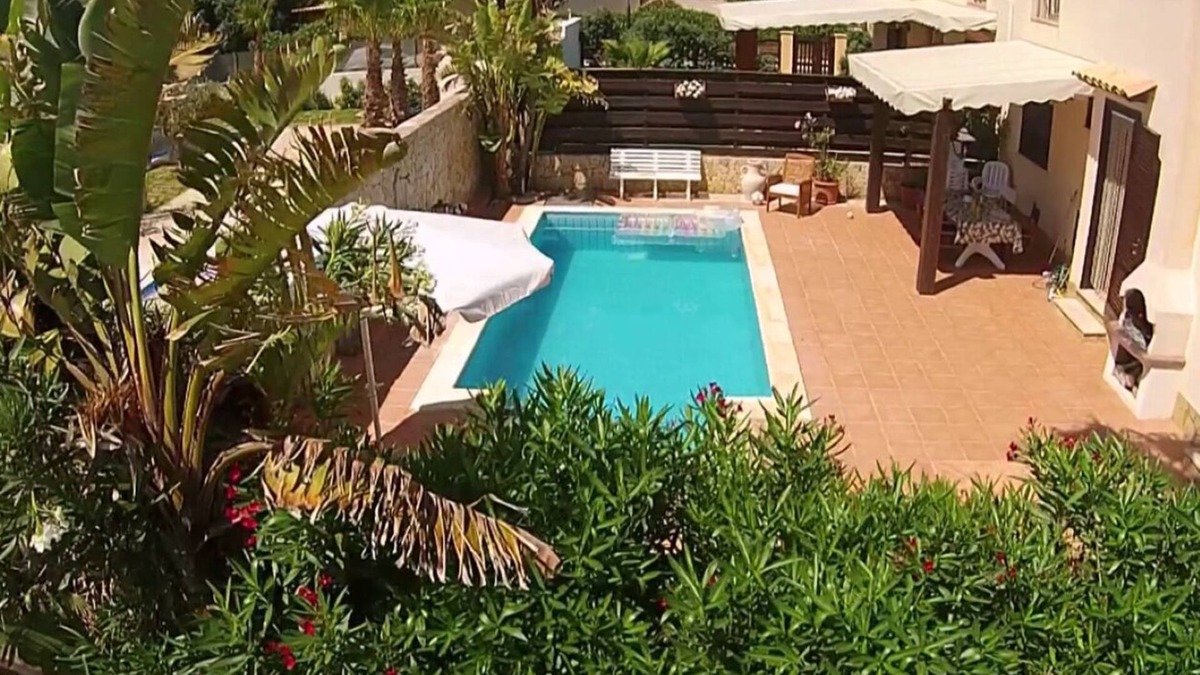 Tre Fontane Villa | " VILLA PINO " with pool for smart working only 50m from the see
