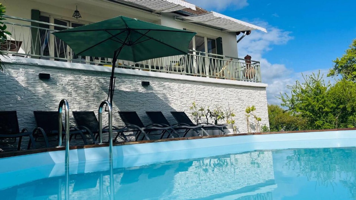 Mailly-le-Chateau House | Villa Piscine Chauffée Avec vue Panoramique en Bourgogne à 2h de Paris