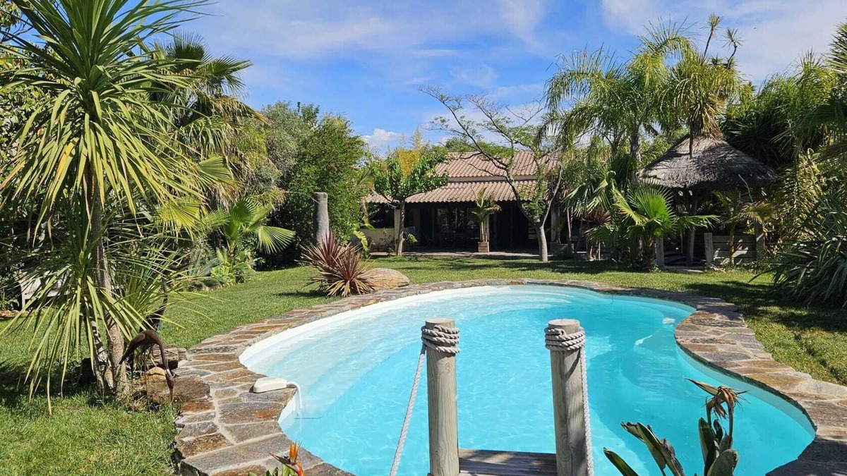 La Crau House | Villa Piscine Jardin Exotique Proche des Plages et des Iles D'hyères