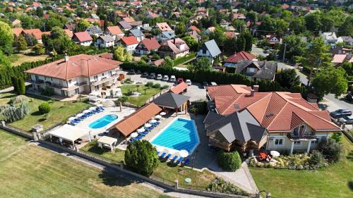 Vonyarcvashegy Hotel | Villa Plattensee