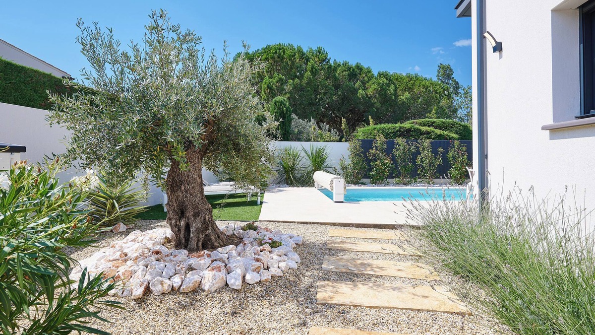 Boujan-sur-Libron Villa | VILLA PLEIN SUD SWIMMING POOL, air conditioning, garage, NEAR BEACHES