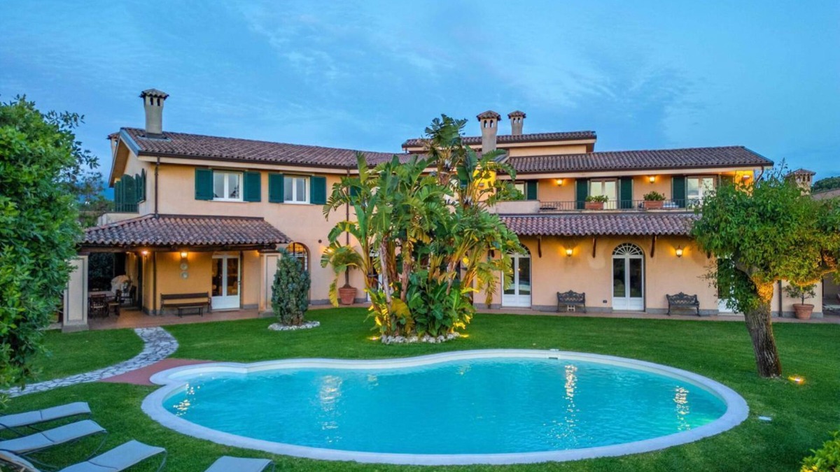 Polistena Villa | Villa Polistena by MMega