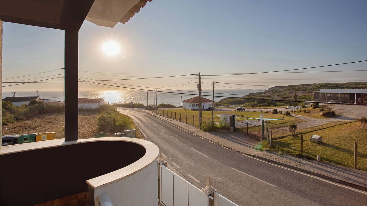 Torres Vedras Villa | Villa 'Praia Azul Beach and Sun' with Sea View, Private Garden and Wi-Fi