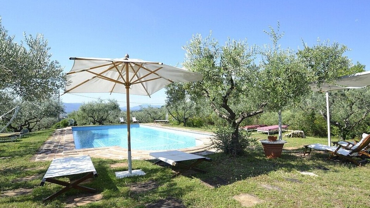 San Brizio Villa | Villa Prestigio Grande: A charming three-story historical villa situated in an elegant eighteenth-century building, with Free WI-FI.