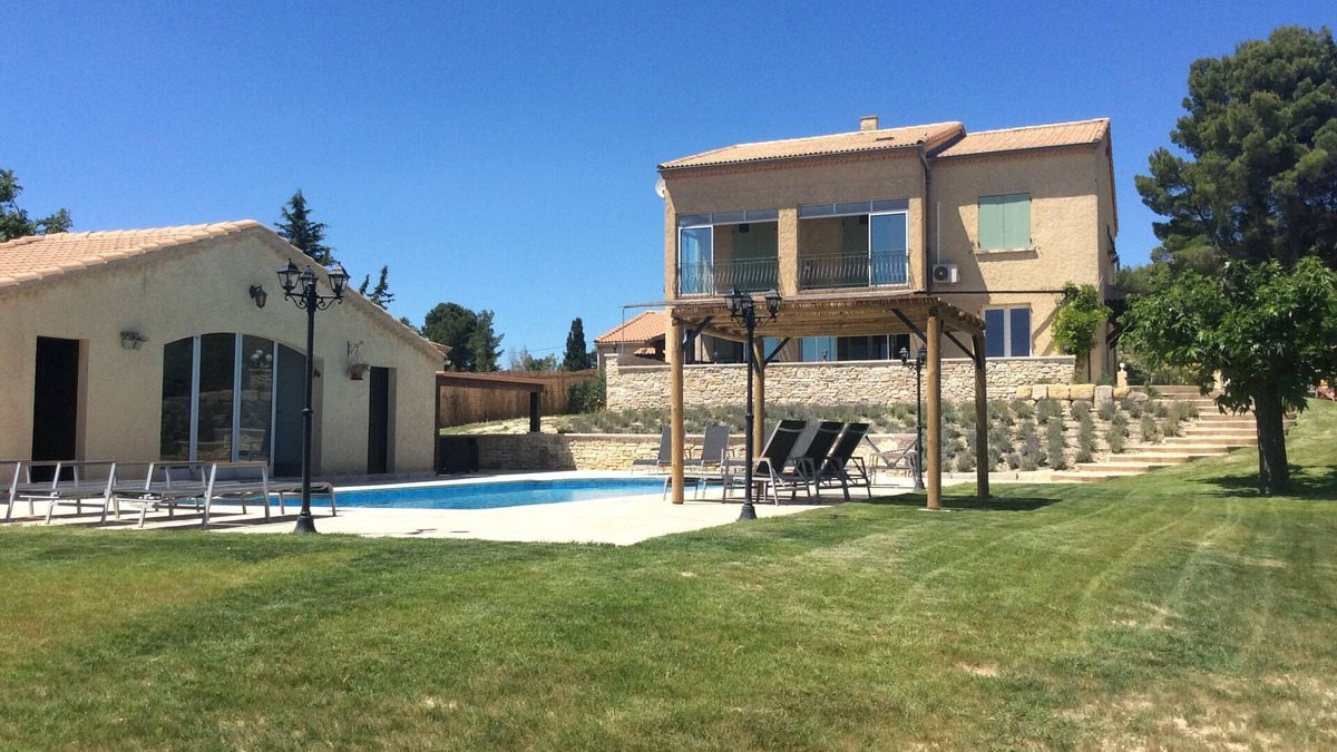 Caumont-sur-Durance Villa | VILLA PRIVATE POOL-AIR-CONDITIONING COTE ISLE S/SORGUE PETS WELCOME