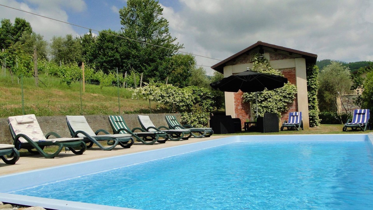 Casola in Lunigiana Villa | Villa, private pool,mountain views. Aircon included in price. Visit cinqueterre!