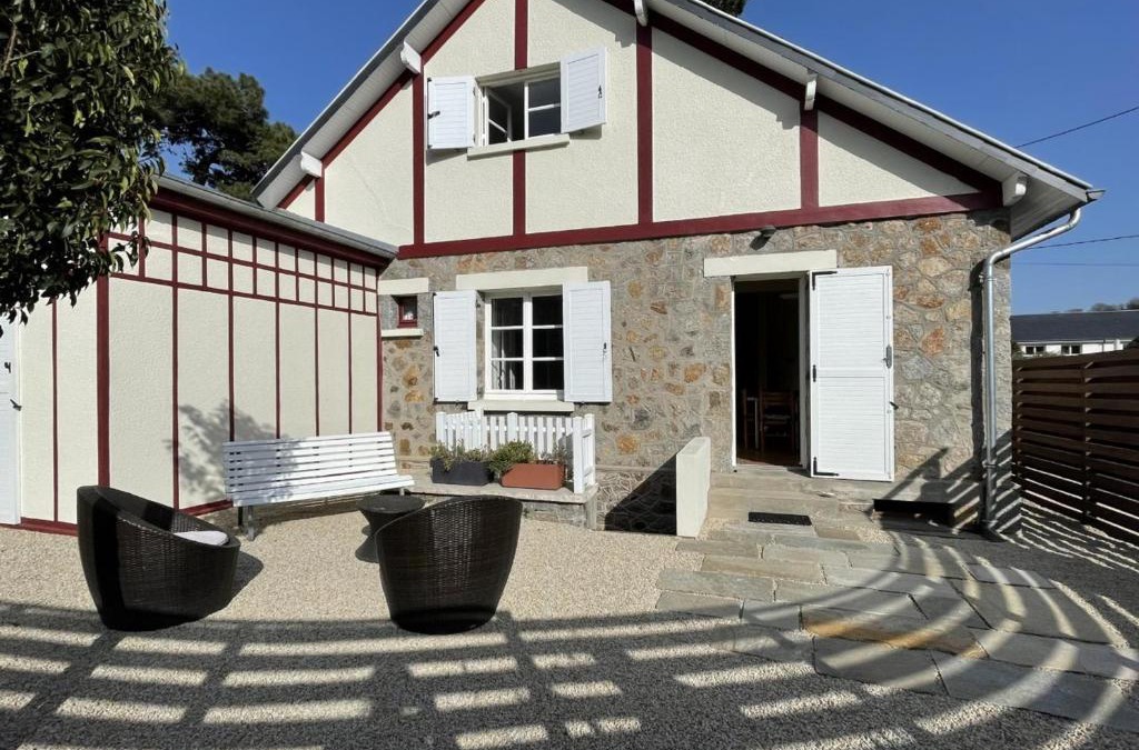 Jullouville House | Villa proche Plage et Centre, Jardin Clos, Wifi, Chien possible - FR-1-361-431