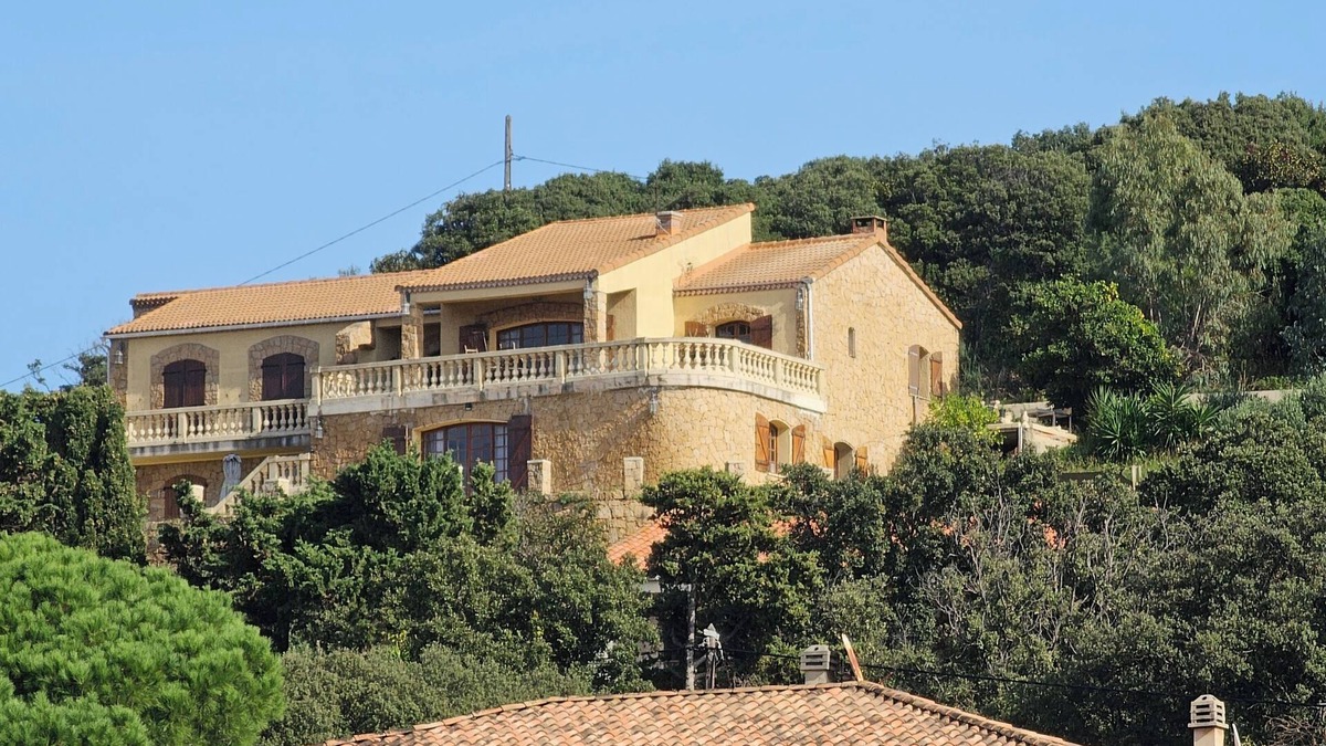 Viggianello Condo | Villa Propriano sea view, 5 minutes walk from the beach