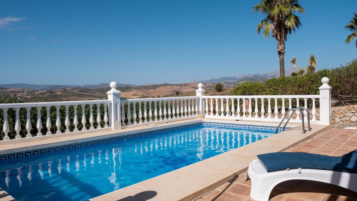 Vinuela Villa | Villa "Puesta del Sol" with Lake View, Private Pool & Wi-Fi