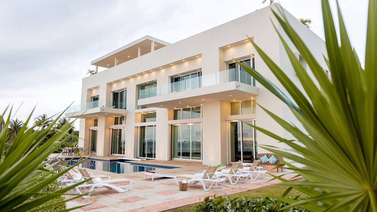 Puerto Juarez Villa | Villa Punta Sam - 6 BR Beachfront Villa, Cancun