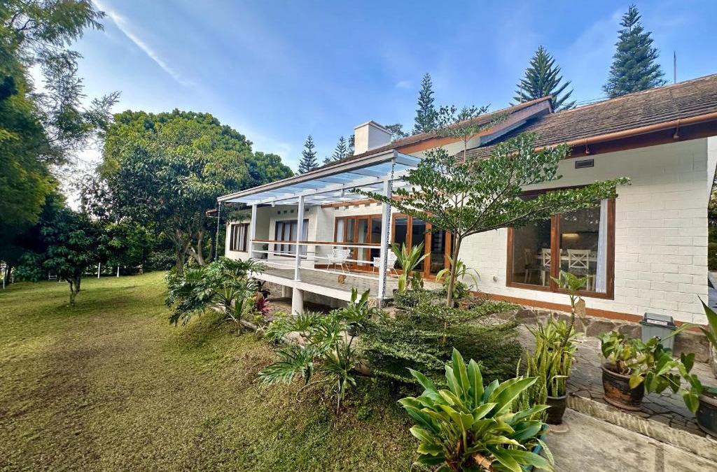 Ciburial House | Villa Putih Le Cordon
