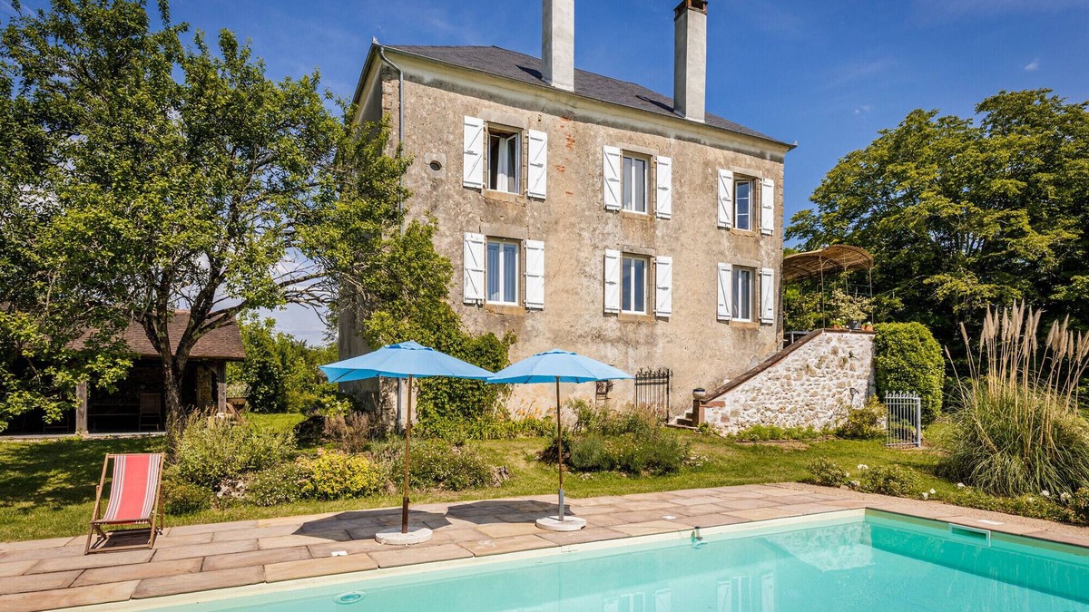 Bilhac Villa | Villa Puymerle – Authentic country estate in Corrèze with pool and panoramic views