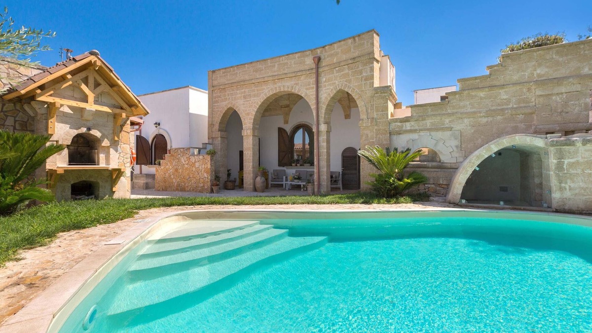 Spongano Villa | Villa Raffaella by BarbarHouse