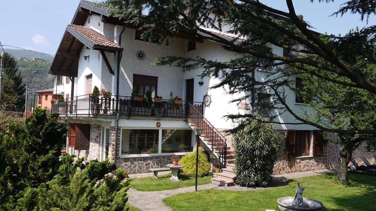 Porto Ceresio Villa | Villa Raggio di Sole is a villa in Porto Ceresio, Italy, on Lake Lugano