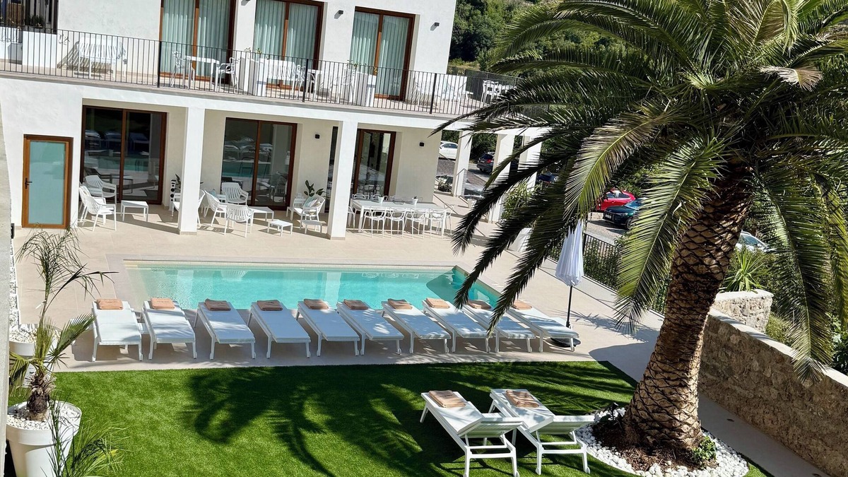 Montanejos Villa | Villa Raquel Montanejos, 12 people, 6 bathrooms, swimming pool, garden, barbecue.