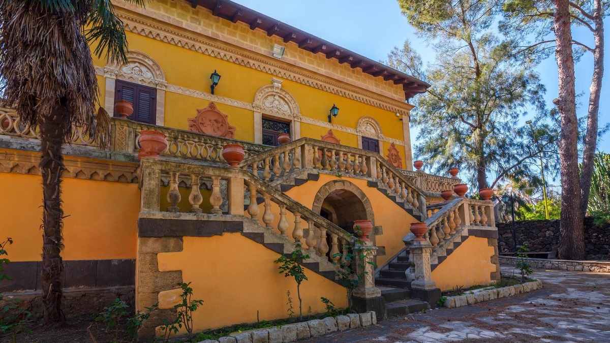 Francofonte Villa | Villa 'Renna' with Pool, Wi-Fi, Terrace & Garden