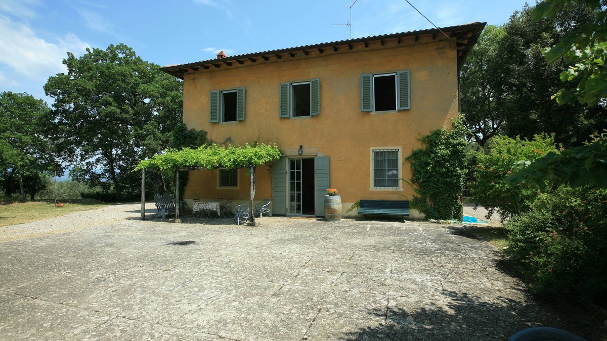 Bucine Villa | Villa Rita - in the heart of Tuscany - walking distance from village