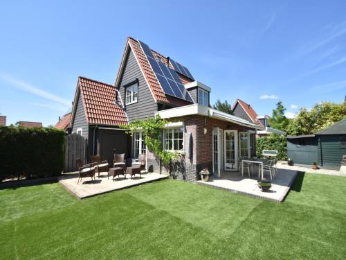 Oude-Tonge House | Villa Robinie