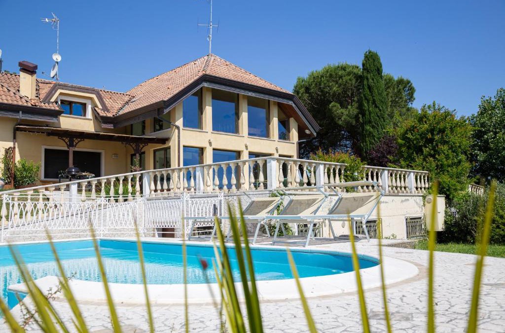 Misano Adriatico Villa | Villa Rolls - Porzione di Villa con piscina,giardino e parcheggi