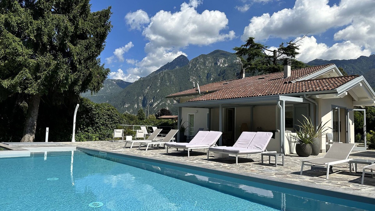 Bagolino Villa | Villa 'Romantica Lake Idro' with Private Pool, Wi-Fi and Air Conditioning