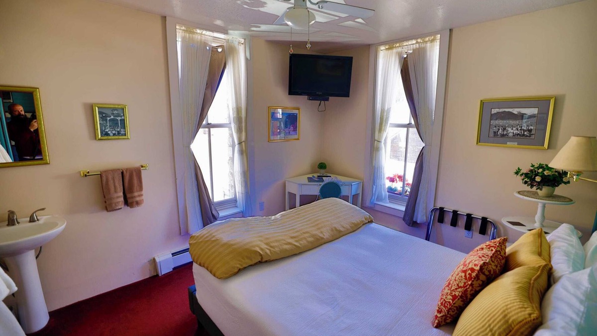 Silverton Villa | Villa Room 1 Summary: