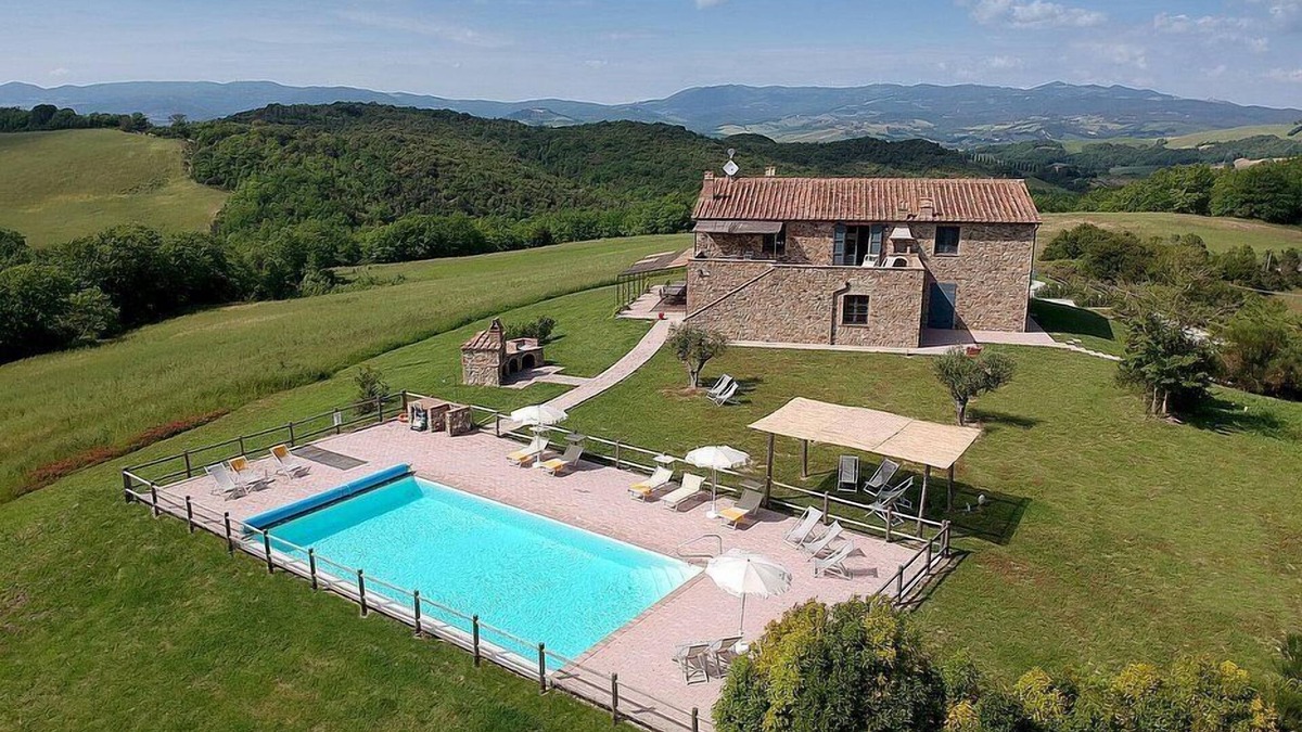 Bibbona Villa | Villa Rosapesca: A characteristic and welcoming two-story villa located on top of a small hill, with Free WI-FI.