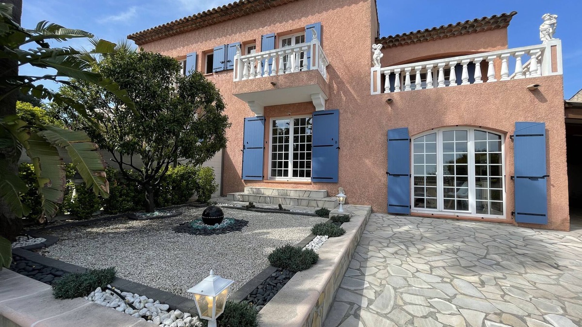 Antibes House | Villa Rose d'Antibes close to beaches and jacuzzi